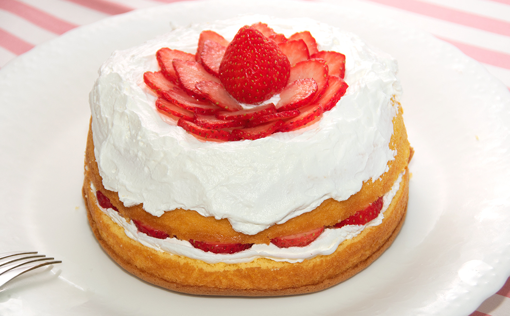 苺の花びらデコレーション